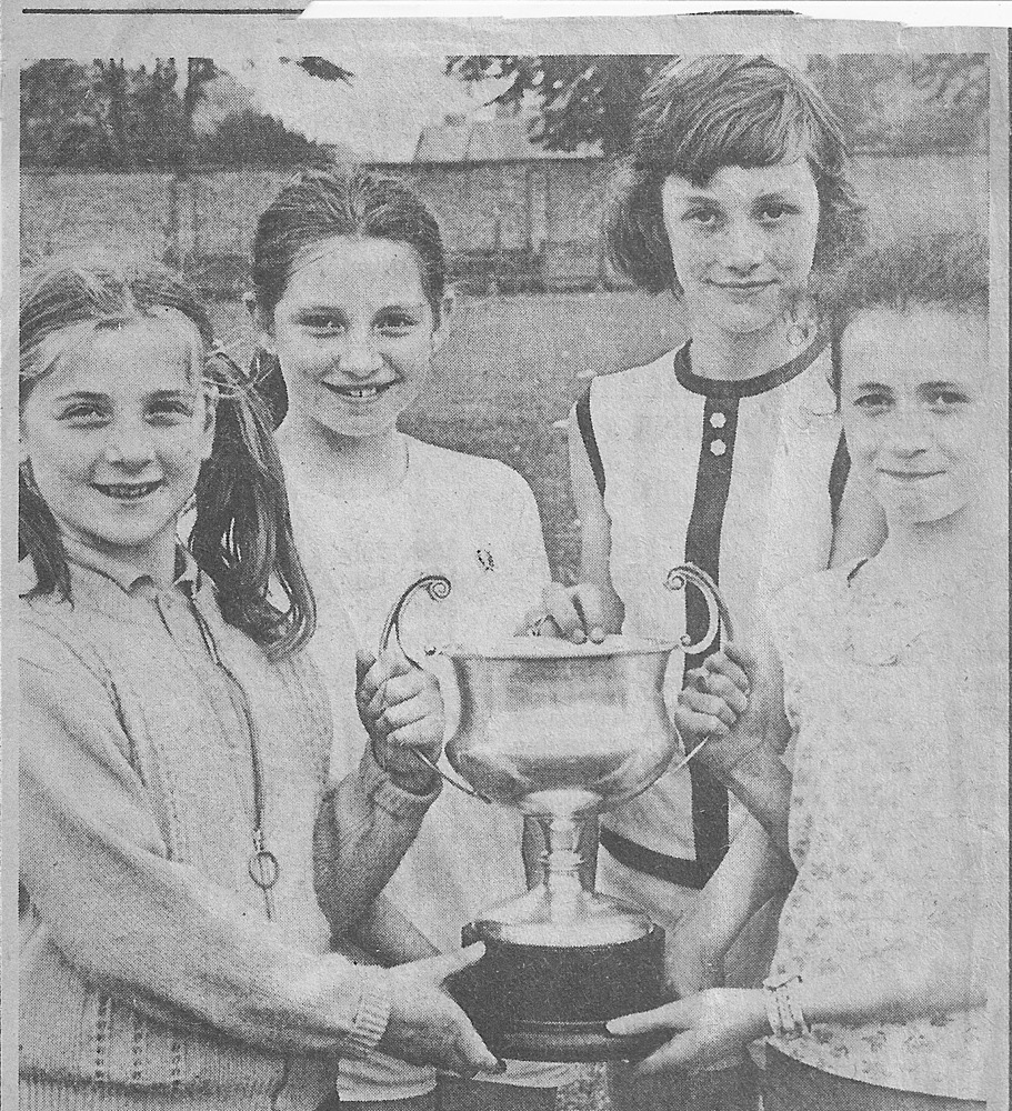 1974 Girls Relay.jpeg